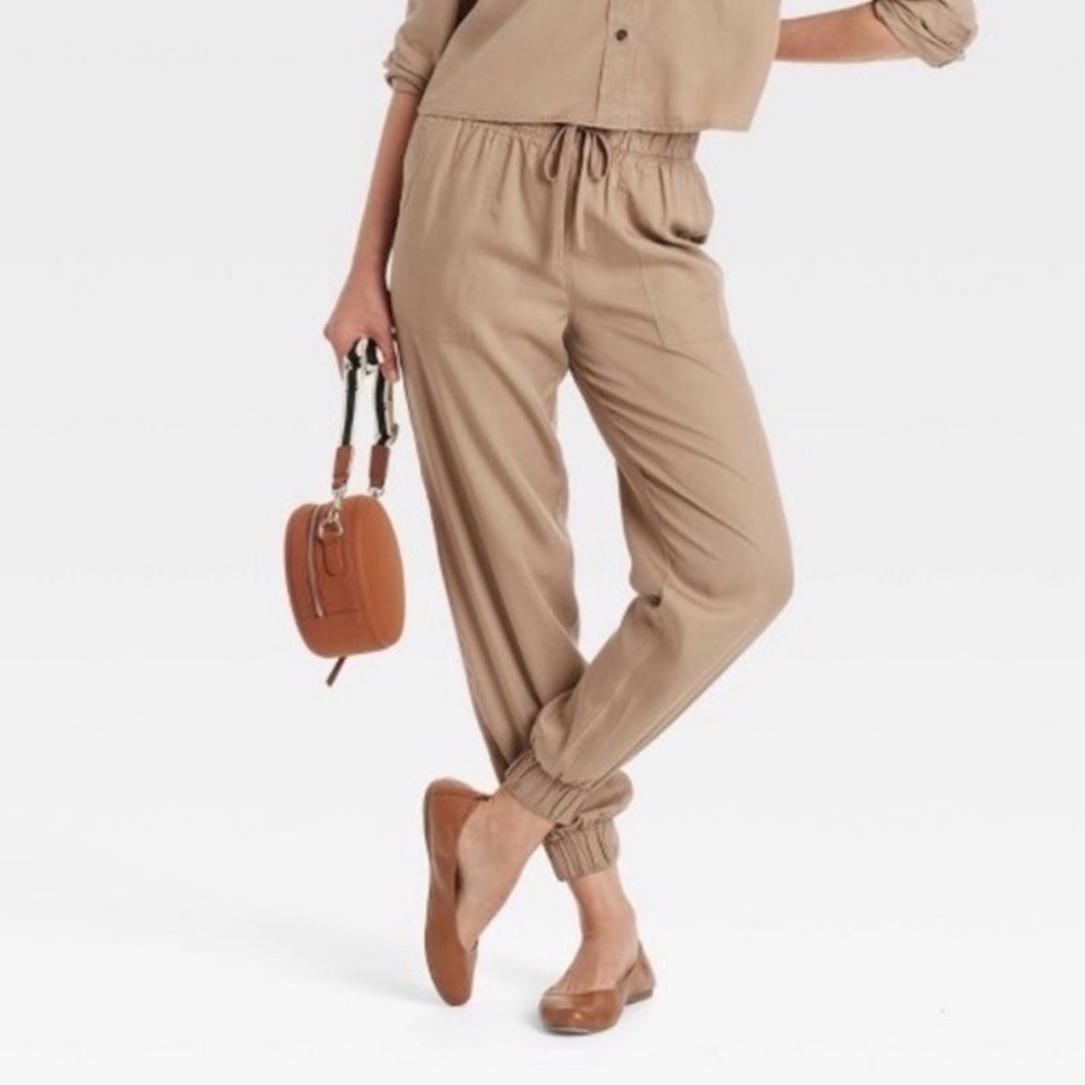 Universal Thread High-Rise Joggers – Tan – Size Medium